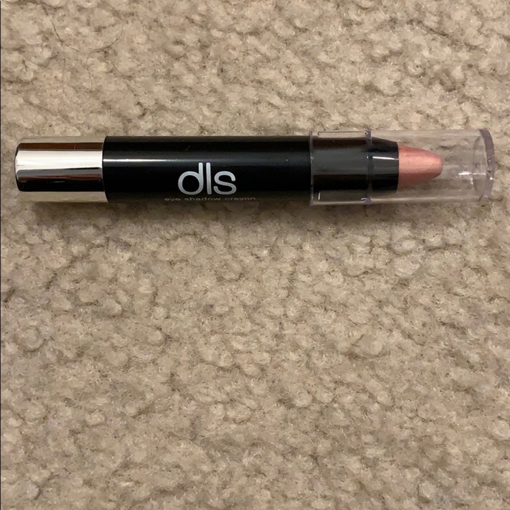 DLS eye shadow crayon.